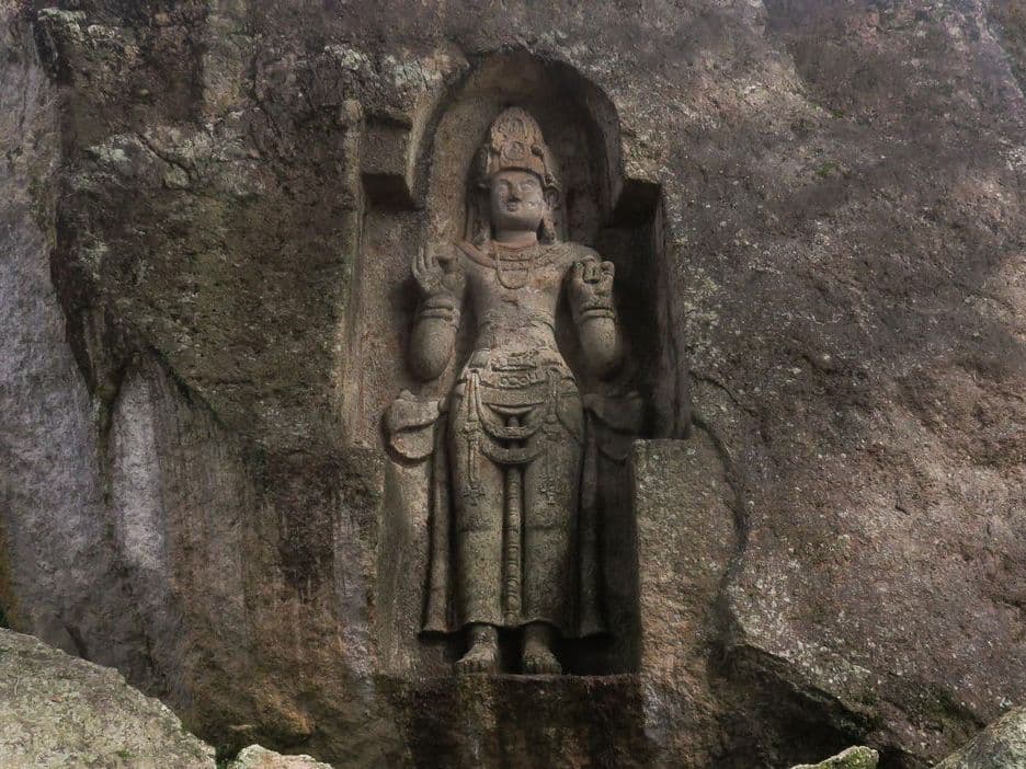 Discover the ancient mystery of the Kushtarajagala rock statue