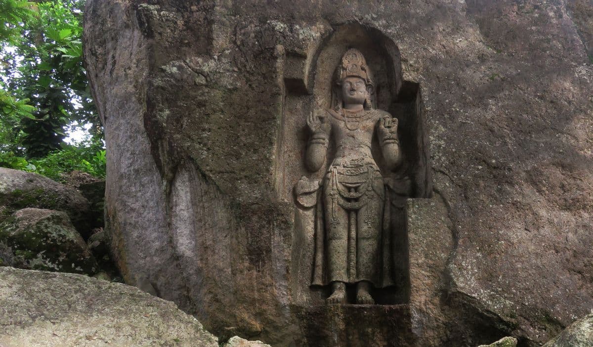 Weligama’s Ancient Mystery: The Kushtarajagala Rock Statue